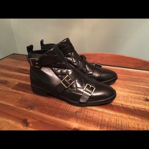 Zara Chelsea  Black Quilted Leather boots size 40. US size 9.